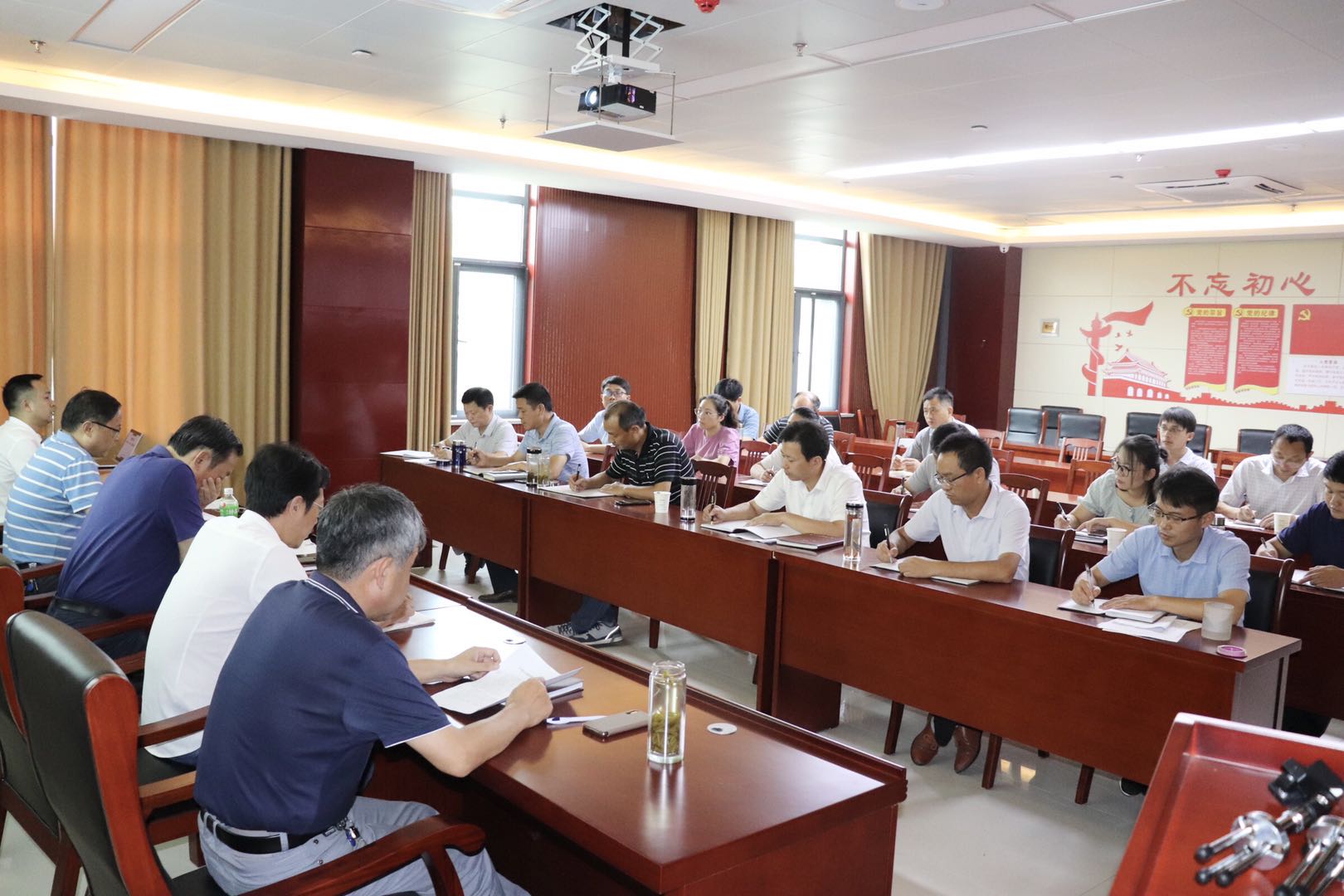 大別山國投集團召開“創(chuàng)特色、爭先進”   活動動員會
